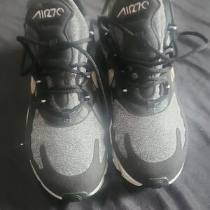 Women AirNike React Size 9.5 Very Good Condition Mint